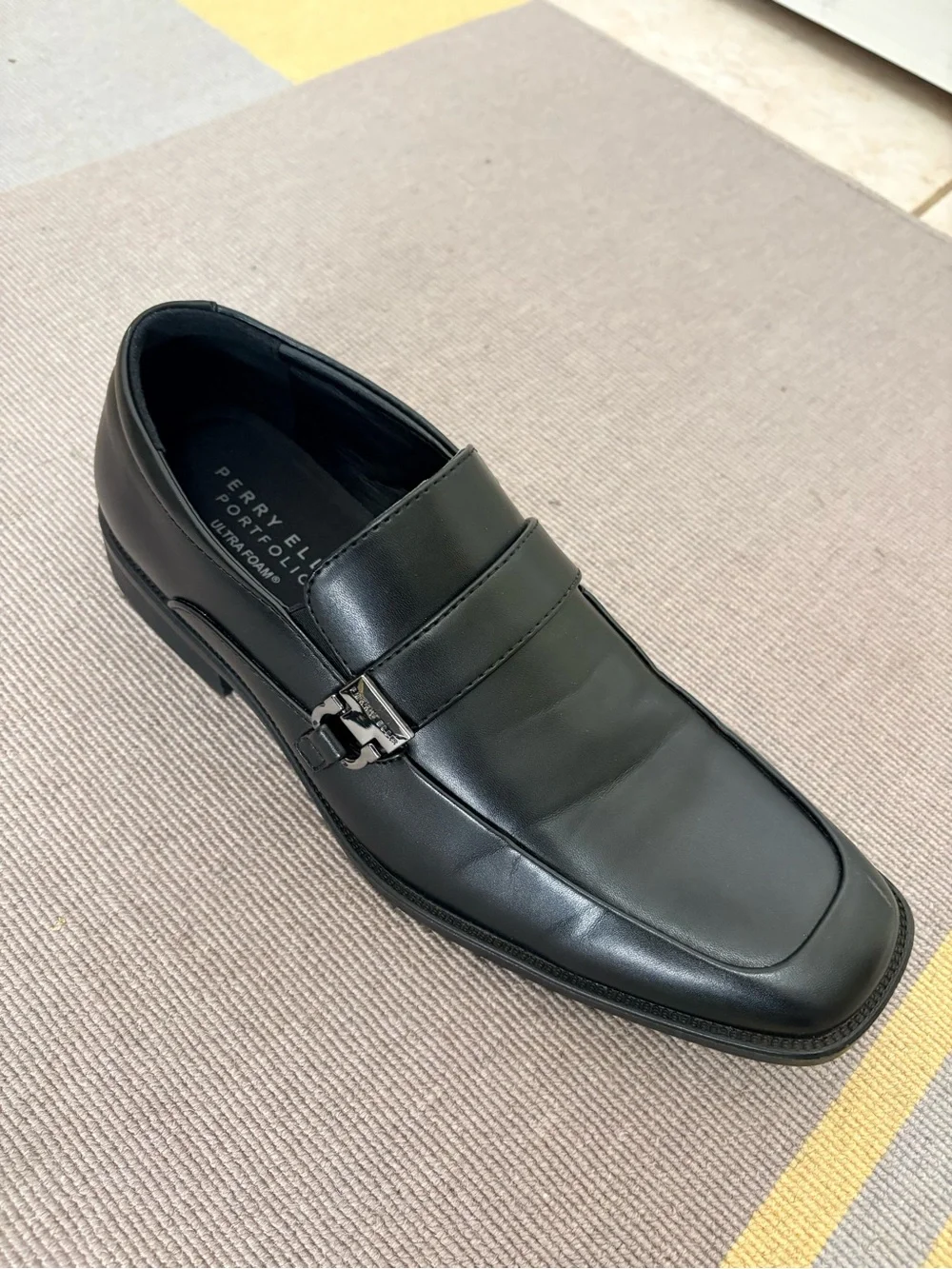 Perry Ellis sleek slip